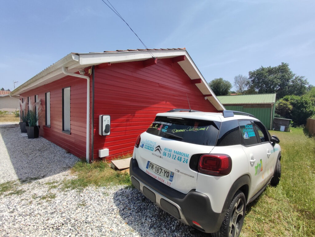 Installation Borne de recharge witty marque Hager exterieur