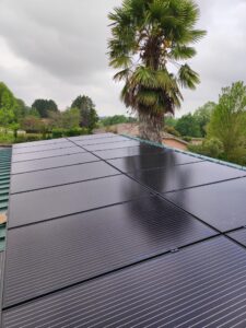 Installation de panneaux photovoltaiques Systovi sur la commune de Gamarde les bains full black scaled