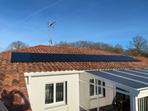 Installation de panneaux photovoltaïques Systovi kw avec optimisation du ballon d'eau chaude à Herm