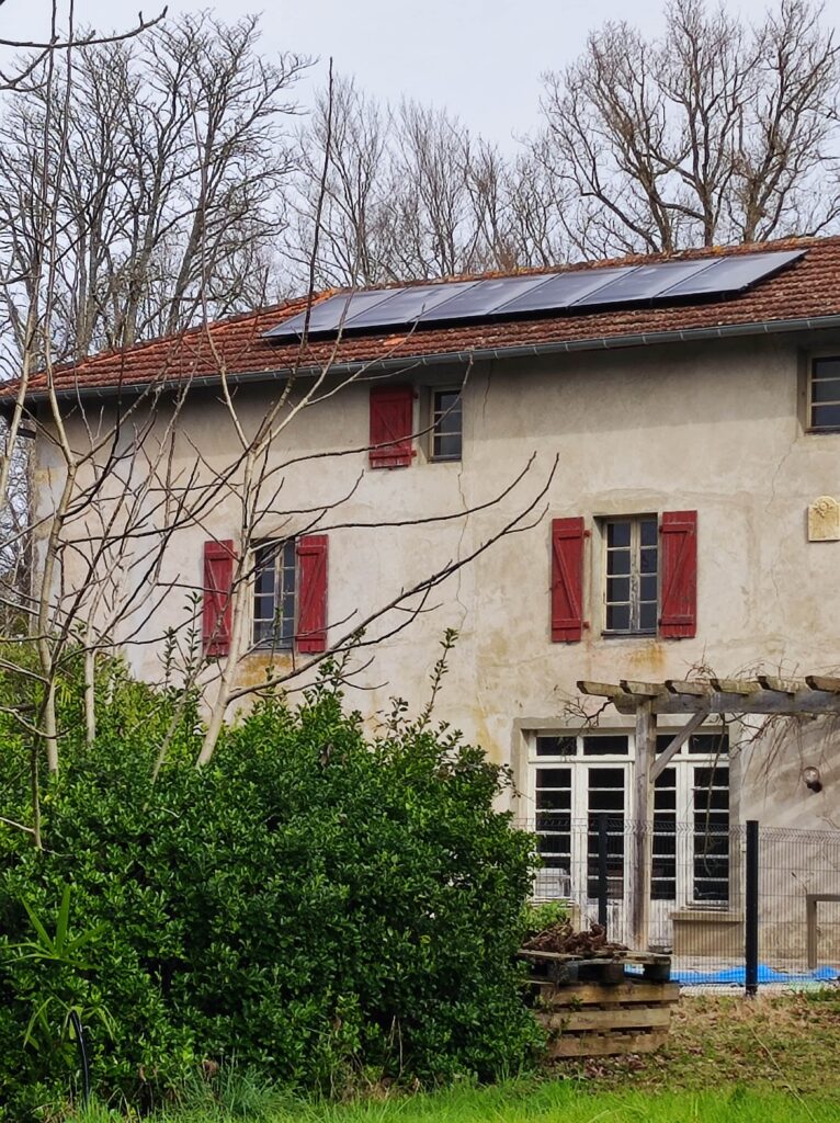 INSTALLATION-SOLAIRE-3-KW-EN-AUTOCONSOMMATION-ET-REVENTE-DU-SURPLUS